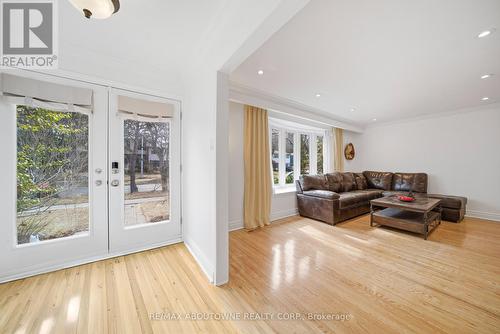 481 ANTHONY DRIVE , Oakville, Ontario L6J 2K6 3