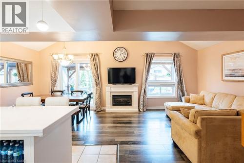 Open-concept living space featuring vaulted ceilings and wood-finish flooring - 171 Mcnichol Drive, Cambridge, ON 