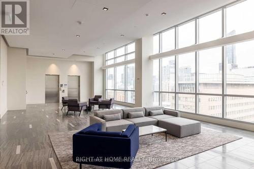 2703 - 488 UNIVERSITY AVENUE , Toronto, Ontario M5G 0C1 4