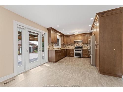 18 Elizabeth Crescent, Leamington, ON 