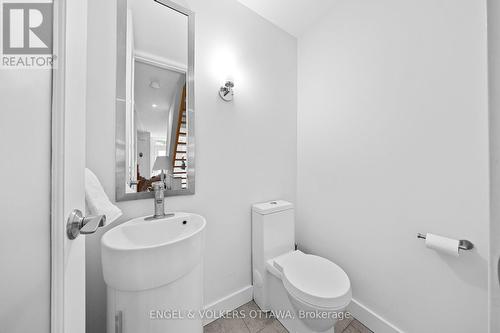 Main floor powder bath - 53 Vaughan Street, Ottawa, ON 