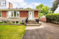 477 EDGEWORTH AVENUE  Ottawa, ON K2B 5L2