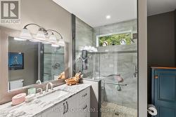 Private 3-piece ensuite - 