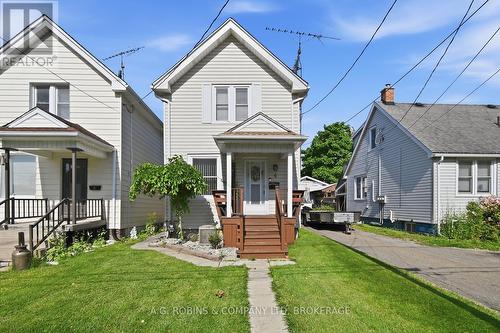 4 CLIFFORD AVENUE  Welland (Broadway), ON L3C 2G1