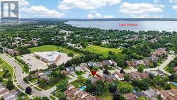 Close to town amenities & lovely Lake Simcoe - 
