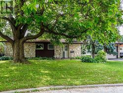84 CLEADON DRIVE Ottawa, ON K2H 5P3