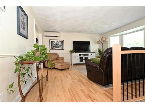 37 Lansdown Ave, Oromocto, NB 