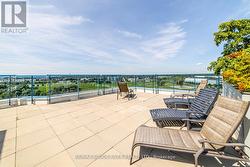 Rooftop loungers - 