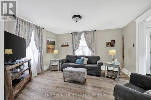 336 Amelia Street, Cornwall, ON - Indoor Photo Showing Living Room