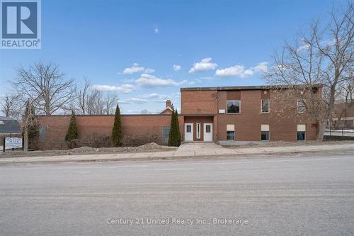 201 - 1027 WILLCOX STREET , Selwyn, Ontario K0L 1H0 2