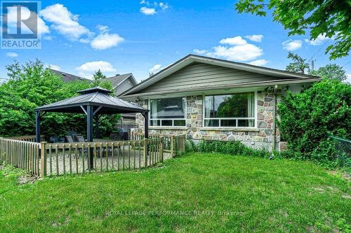 Side yard - 536 Dovercourt Avenue, Ottawa, ON 