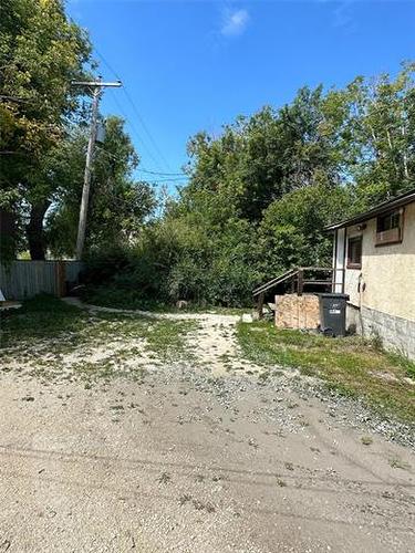 248 Selkirk Ave, Winnipeg, MB 