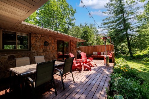 Back of Structure - 26 Rue Beechwood, Baie-D'Urfé, QC 