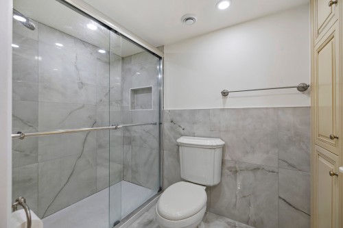 Bathroom - 26 Rue Beechwood, Baie-D'Urfé, QC 