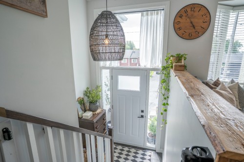 Hall d'entrée/Vestibule - 334 Av. Des Saules, Saint-Benjamin, QC 