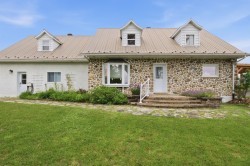 1908 Ch. du Village  Saint-Adolphe-D'Howard, QC J0T 2B0