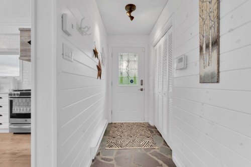 Mud Room - 1908 Ch. Du Village, Saint-Adolphe-D'Howard, QC 