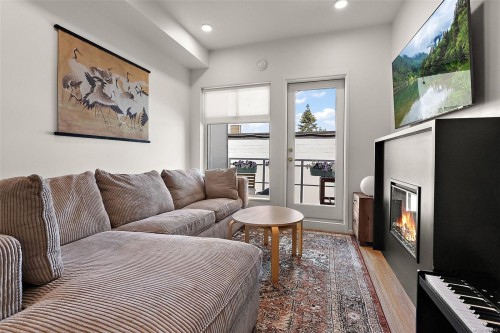 #203-2348 Beacon Ave, Sidney, BC 