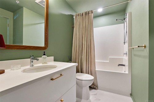 #203-2348 Beacon Ave, Sidney, BC 