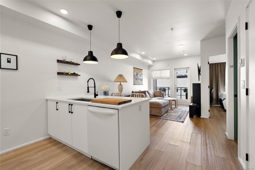 #203-2348 Beacon Ave, Sidney, BC 