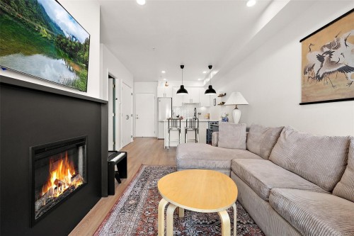 #203-2348 Beacon Ave, Sidney, BC 