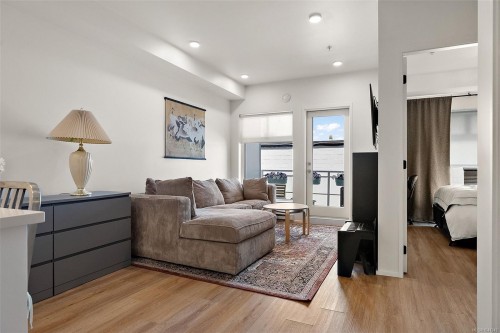 #203-2348 Beacon Ave, Sidney, BC 
