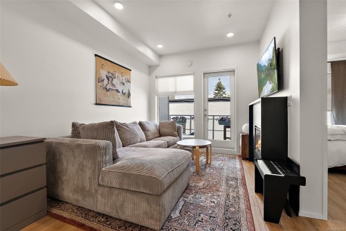 #203-2348 Beacon Ave, Sidney, BC 