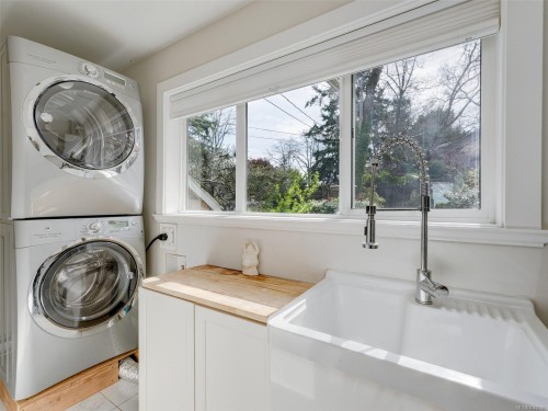4081 Cedar Hill Rd, Saanich, BC 