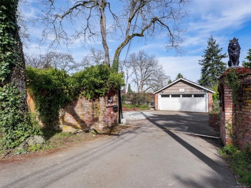 4081 Cedar Hill Rd, Saanich, BC 