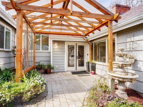 4081 Cedar Hill Rd, Saanich, BC 