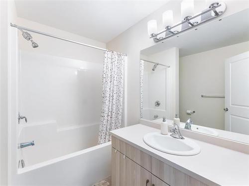 39 Rowntree Ave, Winnipeg, MB 