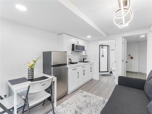 39 Rowntree Ave, Winnipeg, MB 