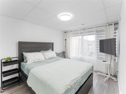 39 Rowntree Ave, Winnipeg, MB 