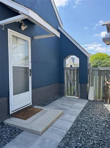 951 Minto St, Winnipeg, MB 