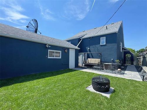 951 Minto St, Winnipeg, MB 