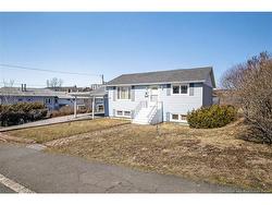 15 Balfour ST  Saint John, NB E2K 3B1