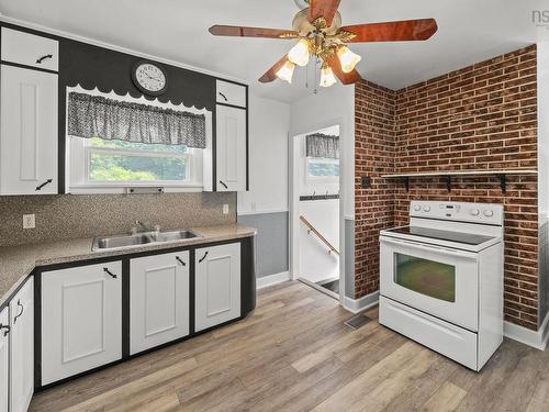 7793 Highway 7, Musquodoboit Harbour, NS - Indoor Photo Showing Kitchen With Double Sink