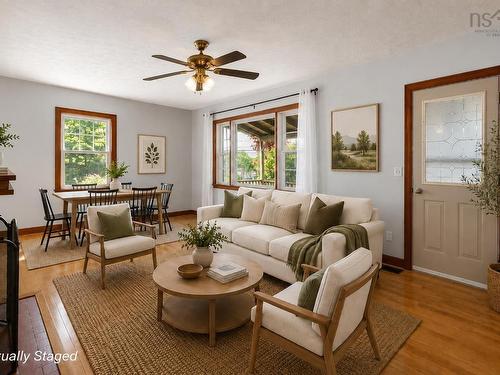 7793 Highway 7, Musquodoboit Harbour, NS - Indoor Photo Showing Living Room