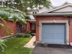 304 APPLECROSS CRESCENT Ottawa, ON K2K 0C4