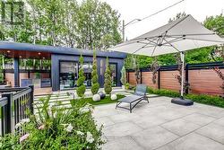 Incredible Studio/Office/ Work shed w/Custom cabs. - 