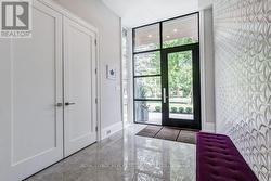 Bright Open Foyer w/Feature Wall and 11 Ft ceiling - 