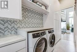 Dramatic backsplash&Quartz counters! - 