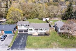 Lovely raised bungalow on a quiet street - 