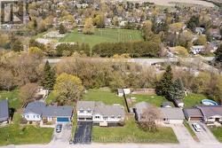 Walking distance to park, rec centre and library - 