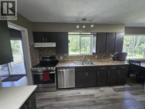 3219 Hayman Crescent, Quesnel, BC - Indoor Photo Showing Kitchen With Double Sink