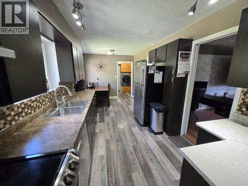 3219 Hayman Crescent, Quesnel, BC - Indoor Photo Showing Kitchen With Double Sink