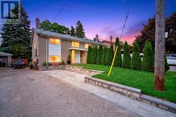 121 SAINT LUCIE DRIVE Toronto, ON M9M 1T4
