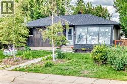 4832 Worcester Drive SW  Calgary, AB T3C 3L6