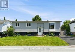 34 FRINGEWOOD DRIVE Ottawa, ON K2S 1V1