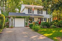 145 SUFFOLK AVENUE  Oakville, ON L6K 2L5